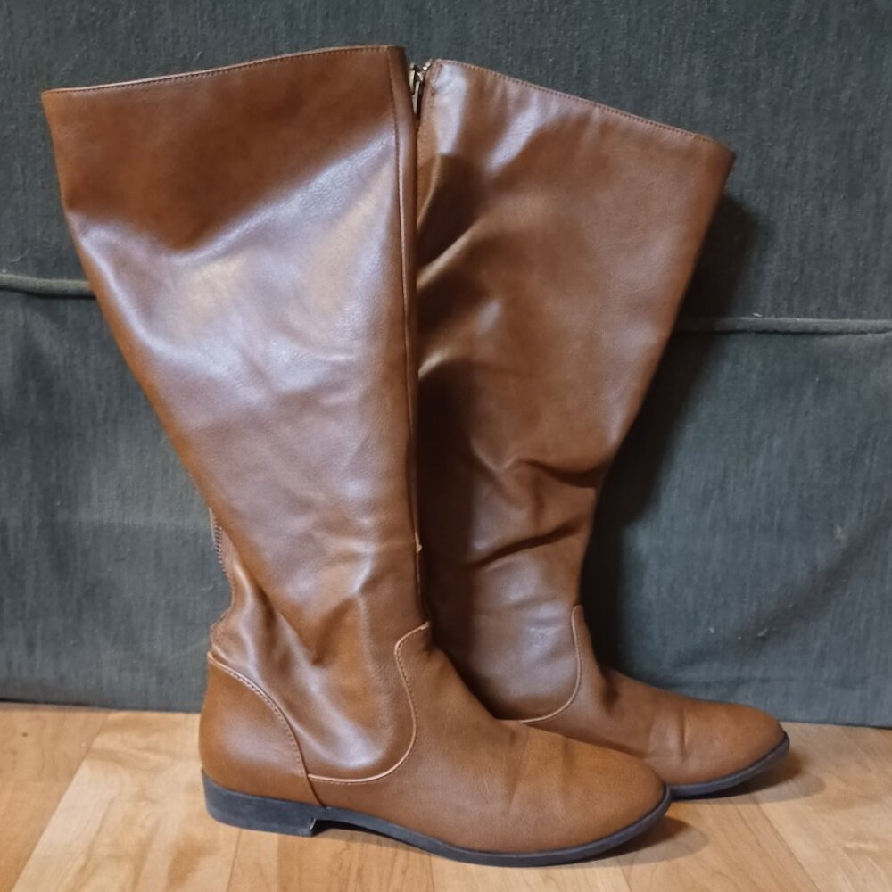 Women's Brown boots.